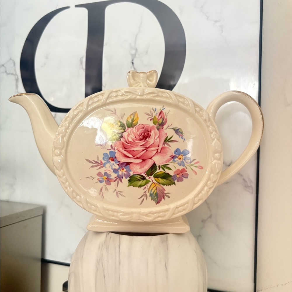 🏡Sadler England Vintage Cream Floral Teapot